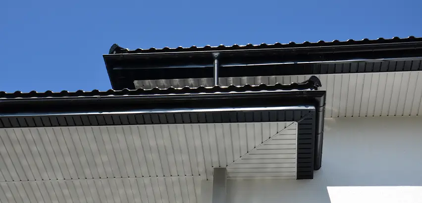 Roof Overhang Repair in Tuttle